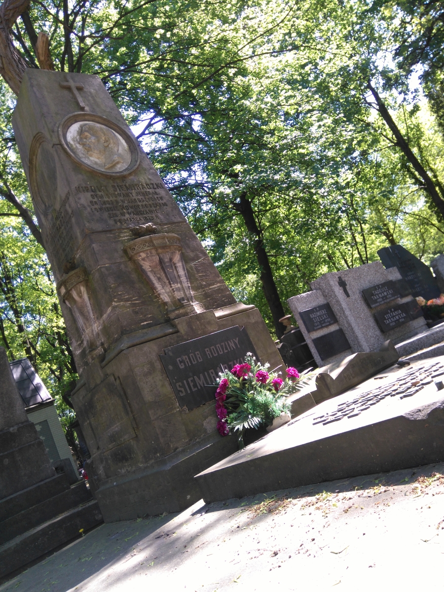 Grób Siemiradzkich na Cmentarzu Powązkowskim w Warszawie